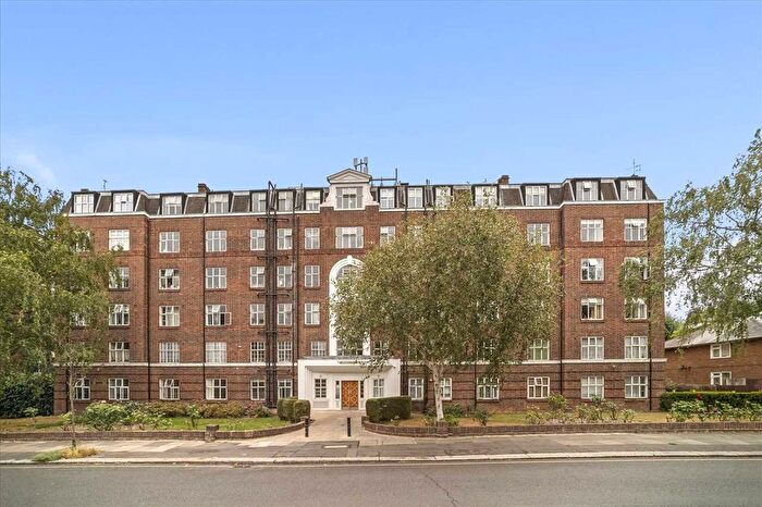 2 Bedroom Flat For Sale In Beverley Court, Chiswick, W4