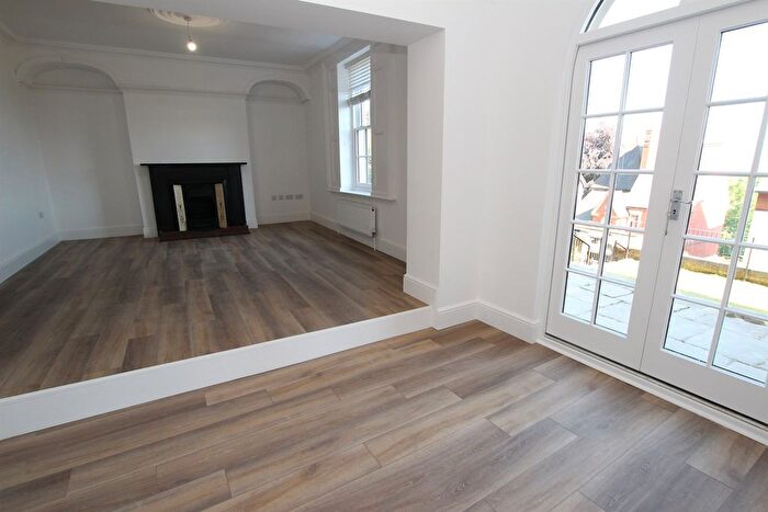 2 Bedroom Flat To Rent In Derby Road, Lenton, Nottingham, NG7