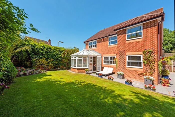5 Bedroom Detached House To Rent In Painters Pightle, Hook, RG27