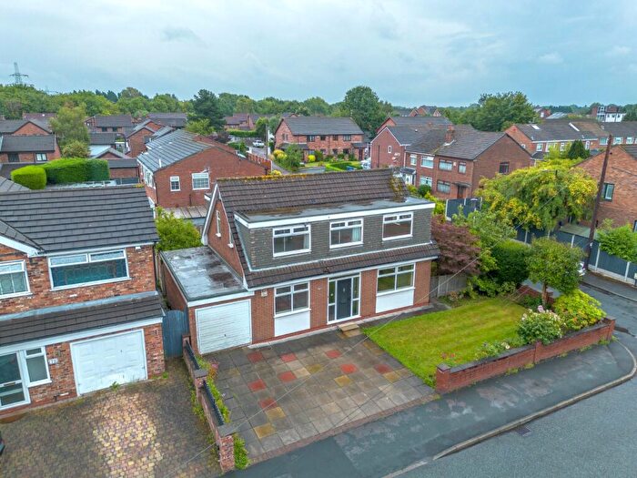 4 Bedroom Detached House For Sale In Wythenshawe Road, Sale, Greater Manchester, M33