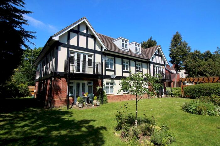 1 Bedroom Flat To Rent In The Moorings, The Avenue, Bushey, WD23