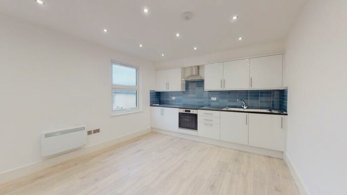 2 Bedroom Flat To Rent In Leyland Road, Burgess Hill, RH15