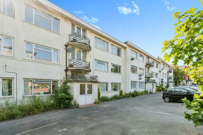 2 Bedroom Flat To Rent In Northlands Road, Southampton, Hampshire, SO15