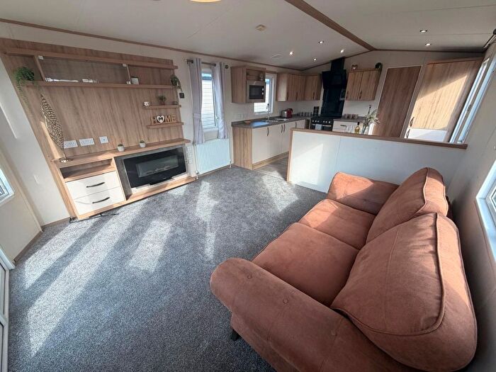 2 Bedroom Mobile/park Home For Sale In Leysdown Road, Leysdown-On-Sea, Sheerness, ME12