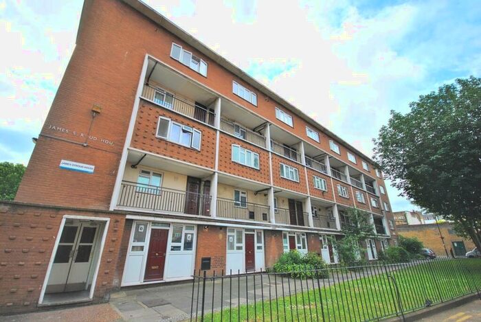 3 Bedroom Flat To Rent In Walworth Place London, SE17