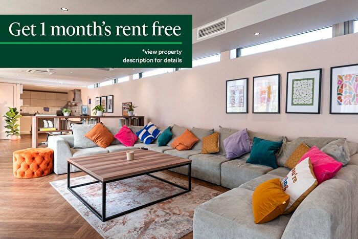 3 Bedroom Flat To Rent In Broadside, Oldham Walk, M4