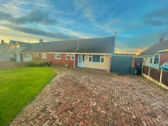 3 Bedroom Bungalow To Rent In Penrhyn Avenue, Rhos On Sea, Conwy, LL28