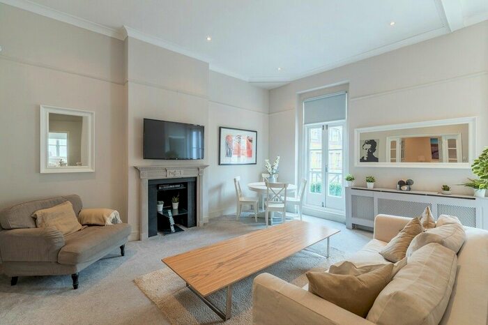 3 Bedroom Property To Rent In Queens Gate Place Mews, South Kensington, SW7