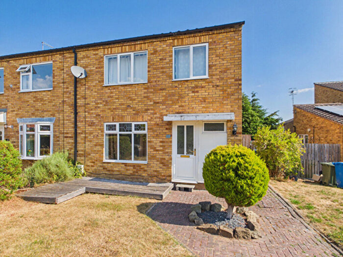 3 Bedroom Semi-Detached House To Rent In Norbury Close, S40
