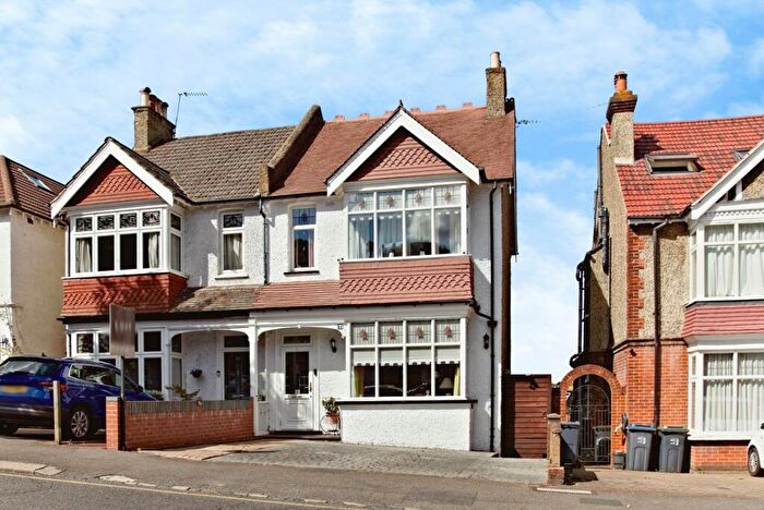 4 Bedroom Semi-Detached House For Sale In Mayfield Road, South Croydon, CR2