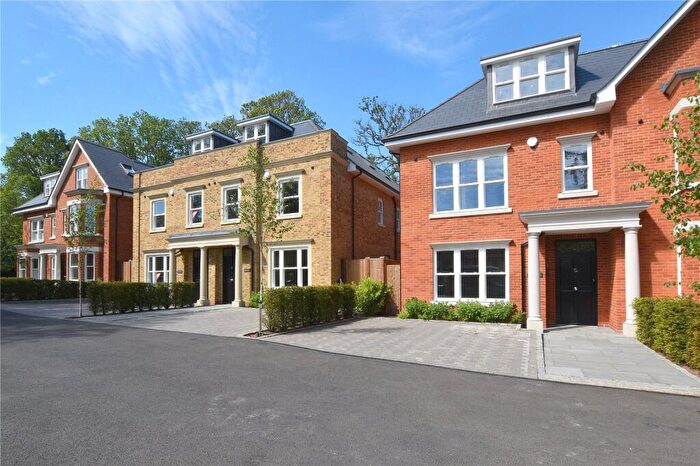 4 Bedroom House For Sale In Copsem Lane, Esher, Surrey, KT10