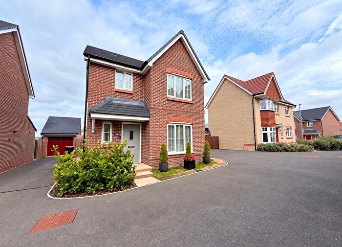 3 Bedroom Detached House For Sale In Rye Garden, Thorn, LU5