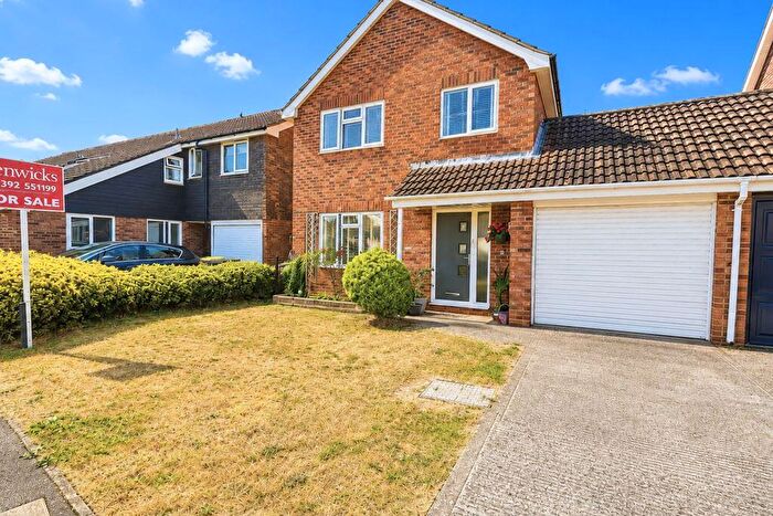 4 Bedroom Link Detached House For Sale In Fitzwilliam Avenue, Hill Head, PO14