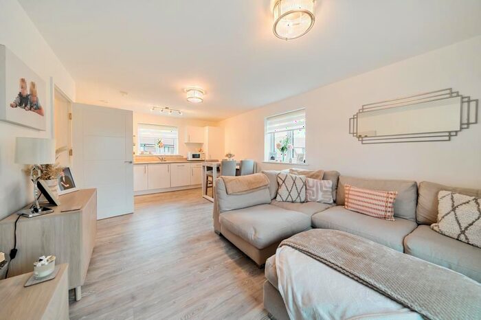 2 Bedroom Flat To Rent In Arborfield, Berkshire, RG2