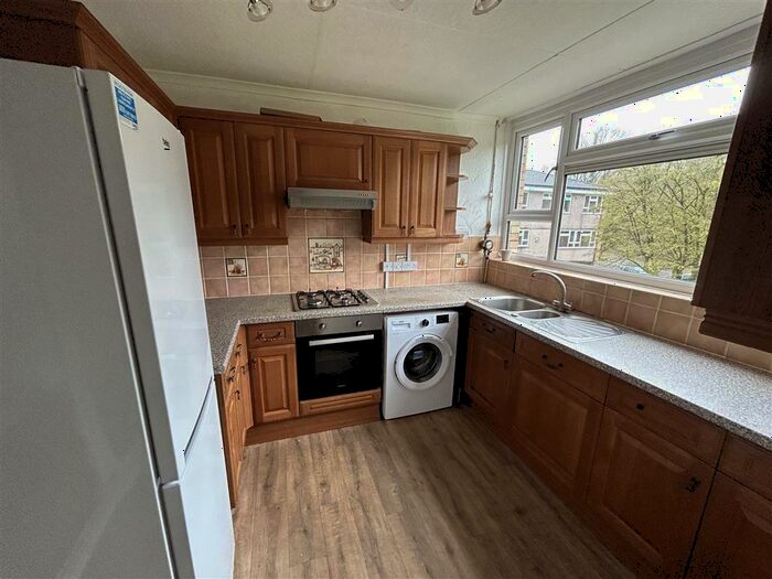 3 Bedroom Flat To Rent In Viaduct Court, Lower Cwm, Pontypool, NP4