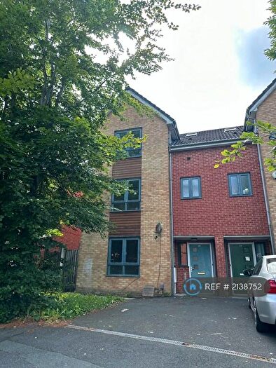 4 Bedroom Semi-Detached House To Rent In Brocksby Chase, Bolton, BL1