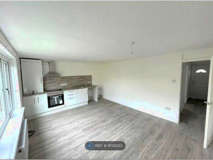 4 Bedroom Maisonette To Rent In Northfield Drive, Edinburgh, EH8