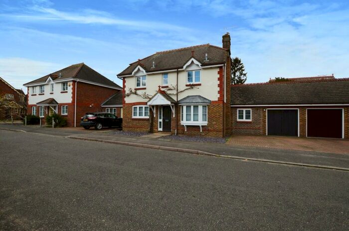 4 Bedroom Detached House To Rent In Sumner Place, Addlestone, Surrey, KT15