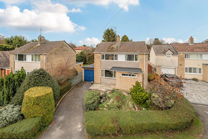 3 Bedroom Detached House For Sale In Redlands Close, Highworth, Swindon, SN6