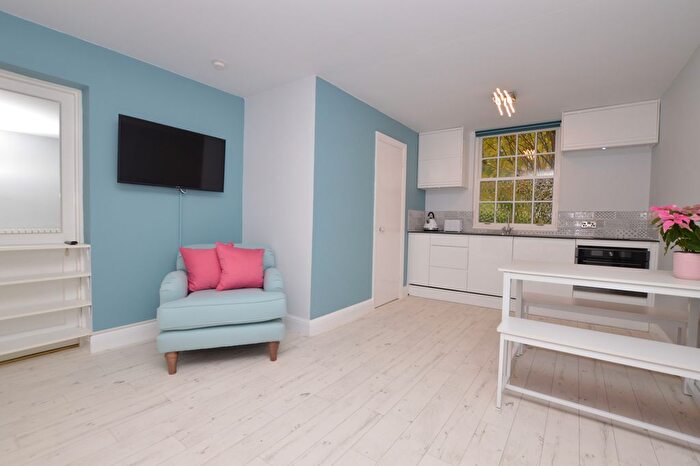 1 Bedroom Flat To Rent In Charterhouse Road, Godalming, Surrey, GU7