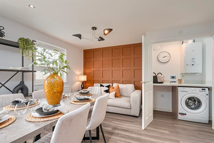 4 Bedroom Detached House For Sale In Walton Road, Drakelow, DE15