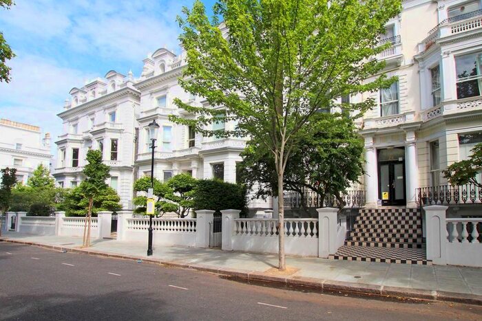 Studio To Rent In Pembridge Square, London, W2