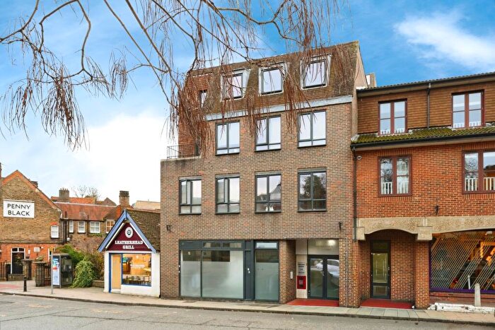 1 Bedroom Flat For Sale In North Street, Leatherhead, Surrey, KT22