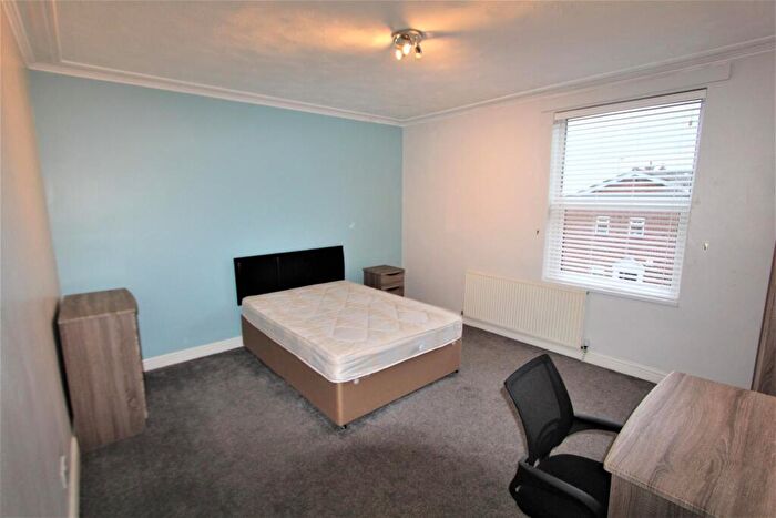6 Bedroom House To Rent In Stanmore Crescent, Leeds, LS4