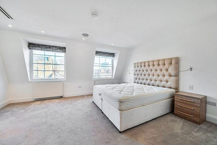 3 Bedroom Flat To Rent In Gloucester Place, Marylebone, London, W1U