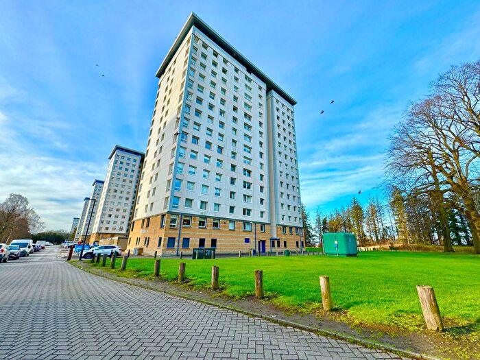 2 Bedroom Flat For Sale In Seaton Place, Falkirk, FK1