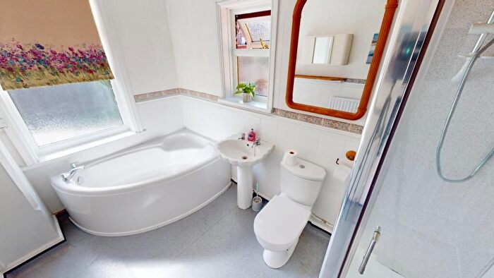 4 Bedroom Semi-Detached House To Rent In Grimston Road, Nottingham, NG7