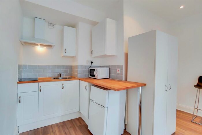 Studio To Rent In Gunterstone Road, London, W14