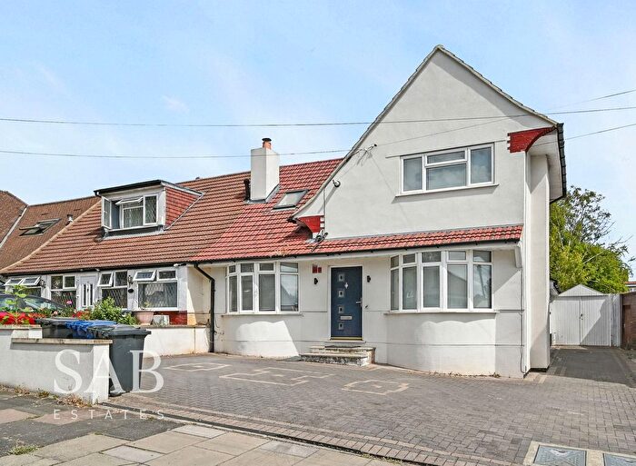 4 Bedroom End Of Terrace House For Sale In Greenford Gardens, Greenford, UB6