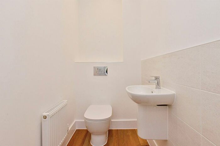 3 Bedroom End Of Terrace House For Sale In Holden Avenue, Oxley Park, Milton Keynes, MK4
