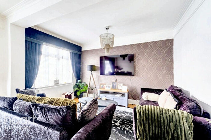 5 Bedroom Semi Detached House For Sale In Lakenheath, London, N14