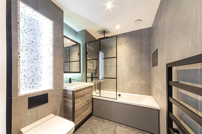 Apartment To Rent In Hewett Street, London, EC2A