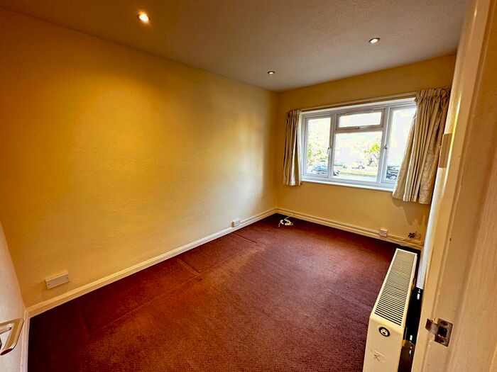 2 Bedroom Maisonette To Rent In The Broadway, Hampton Court Way, Thames Ditton, KT7