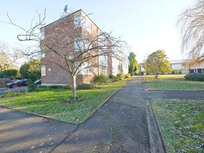 2 Bedroom Flat To Rent In Hawkesworth Close, Northwood, HA6