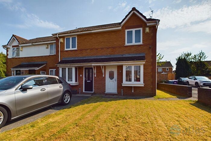 2 Bedroom Town House To Rent In Poppleford Close, Belle Vale, L25