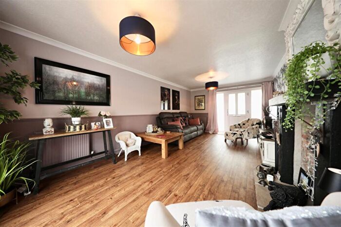3 Bedroom Terraced House For Sale In Jetcourt, Hull, HU6