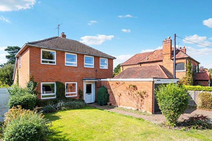 4 Bedroom Detached House For Sale In Bovingdon Green, Marlow, SL7