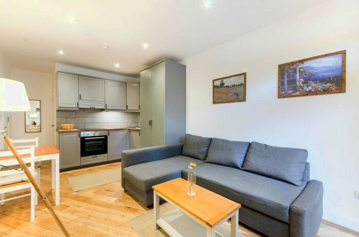 Studio To Rent In Penywern Road, Earls Court, London, SW5