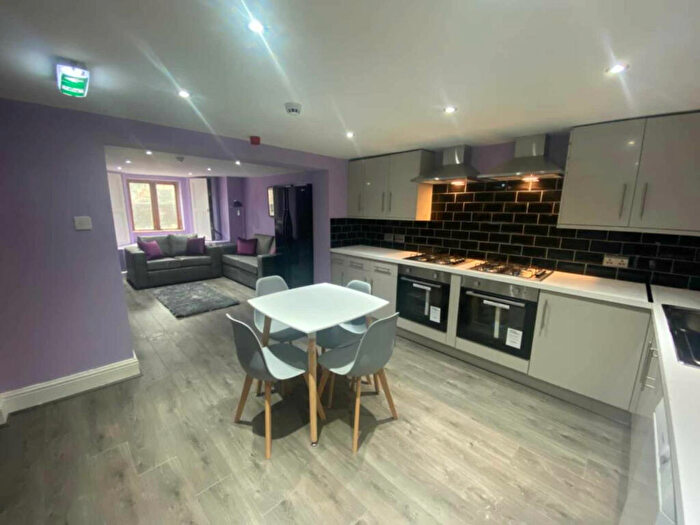 6 Bedroom House To Rent In Peel Mount, Salford, M6