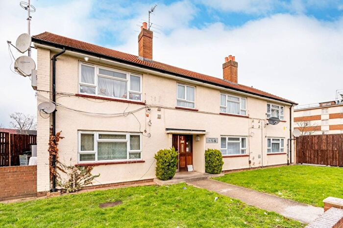 1 Bedroom Flat To Rent In Trafalgar Court, Hounslow, TW3