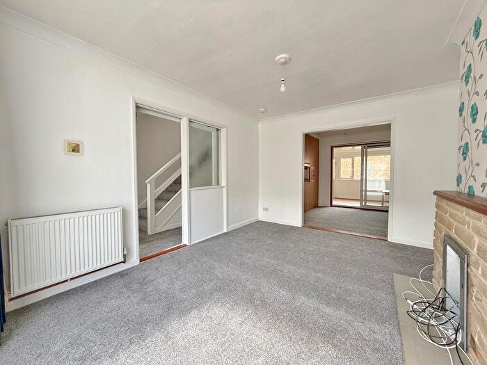 3 Bedroom Semi-Detached House For Sale In Southbourne Avenue, Drayton, PO6