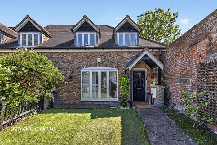 3 Bedroom End Of Terrace House For Sale In Church Road, Wallington, SM6