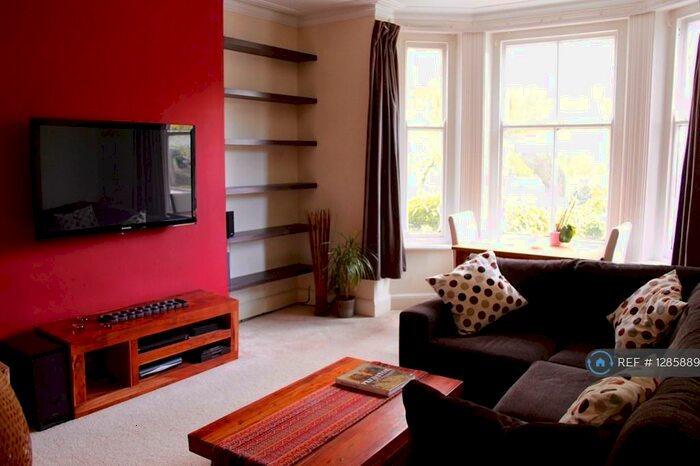 2 Bedroom Flat To Rent In Wood Street, London, EN5