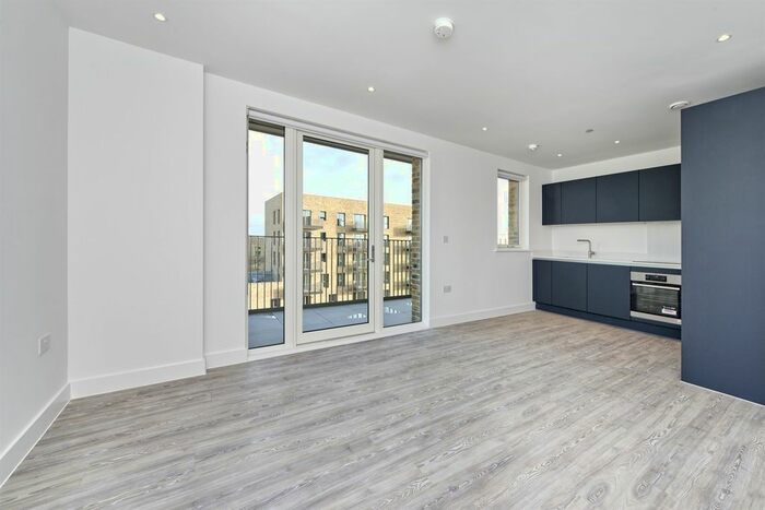 1 Bedroom Flat To Rent In Brecon Court, Lampton Parkside, TW3