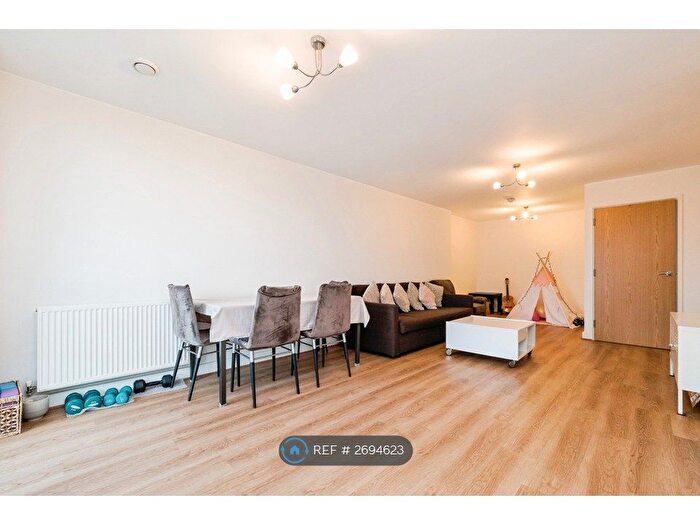 3 Bedroom Flat To Rent In Heron Place, London, E16