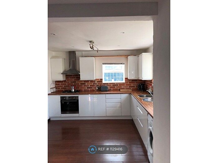 3 Bedroom Bungalow To Rent In Summerfield Avenue, Kingswinford, DY6